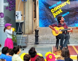 Festa del Comerç Just i la Banca Ètica 2013. Foto de l'organització. Font: 