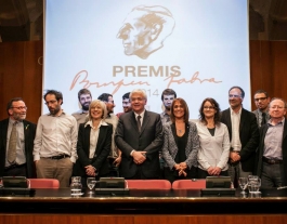 El premi Pompeu Fabra 2014 al voluntariat lingüístic universitari Font: 