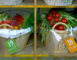 Cistelles a la cooperativa de consum Cydònia Font: 