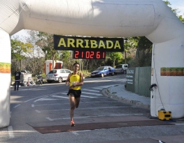 Arribada de Daniel Abate, guanyador de la 1a Cursa Solidària AFNE Arriba de Daniel Abate, guanyador de la 1a Cursa Solidària AFNE  Font: 