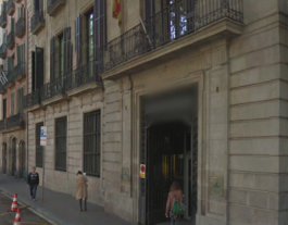 Porta del Departament de Cultura, a la rambla de Santa Mònica Font: 
