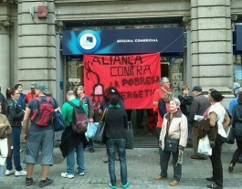 Concentració activistes APE. Font: Les nostres energies 