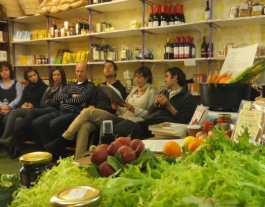 Taller a la Cooperativa Cydonia sobre alimentació ecològica. Font: Cydonia Font: 