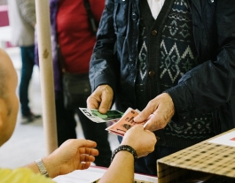 Intercanvi amb moneda social a la FESC 2016 Font: XES (Flickr)