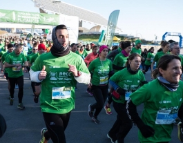 Imatge de les persones participants en la cursa 'En Marxa Contra el Càncer Barcelona' Font: AECC Barcelona