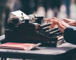 Els relats guanyadors es publicaran en format digital a la pàgina web de la Fundació Arnau d’Escala. Font: Unsplash. Font: Font: Unsplash