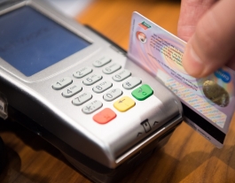 Pagar amb targeta també pot ajudar a finançar projectes socials. Font: MaxPixel