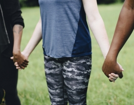L’objectiu és reconèixer a persones que col·laboren de manera significativa en causes socials. Font: Unsplash. Font: Font: Unsplash.