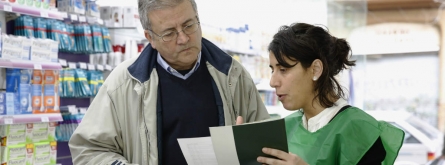 Voluntària Campanya Medicaments Solidaris Font: Banc Farmacèutic
