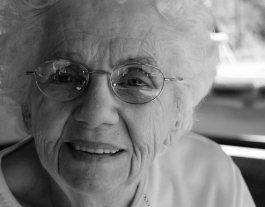 La campanya ha activat un espai web per la ciutadania amb informació, recursos i canals per tal de millorar la situació actual de moltes persones grans. Font: Unsplash. Font: Font: Unsplash.