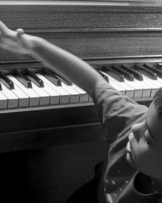 Piano practice. Font: woodleywonderworks (Flickr)