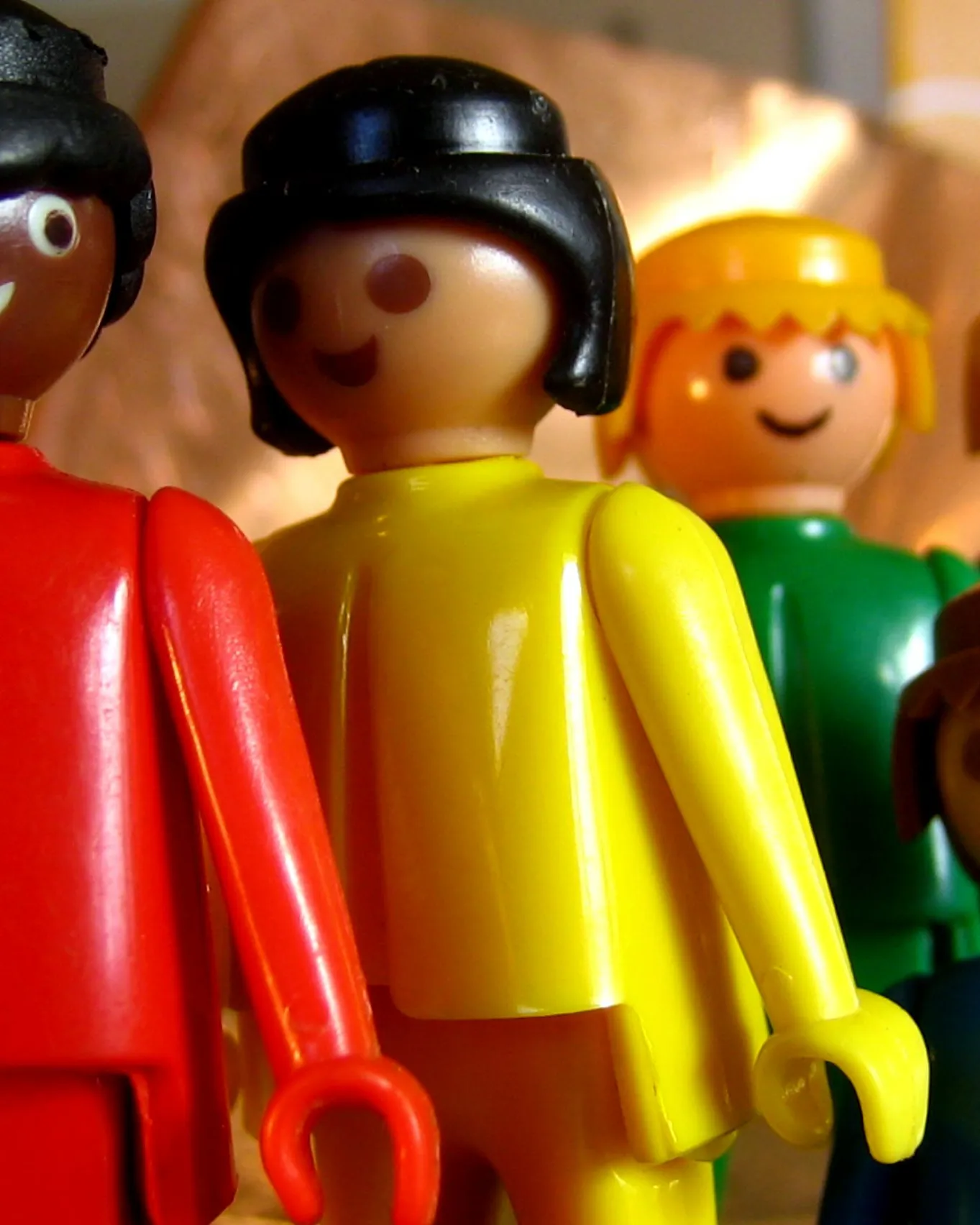 Playmobils d'ètnies diferents. sosracisme.org