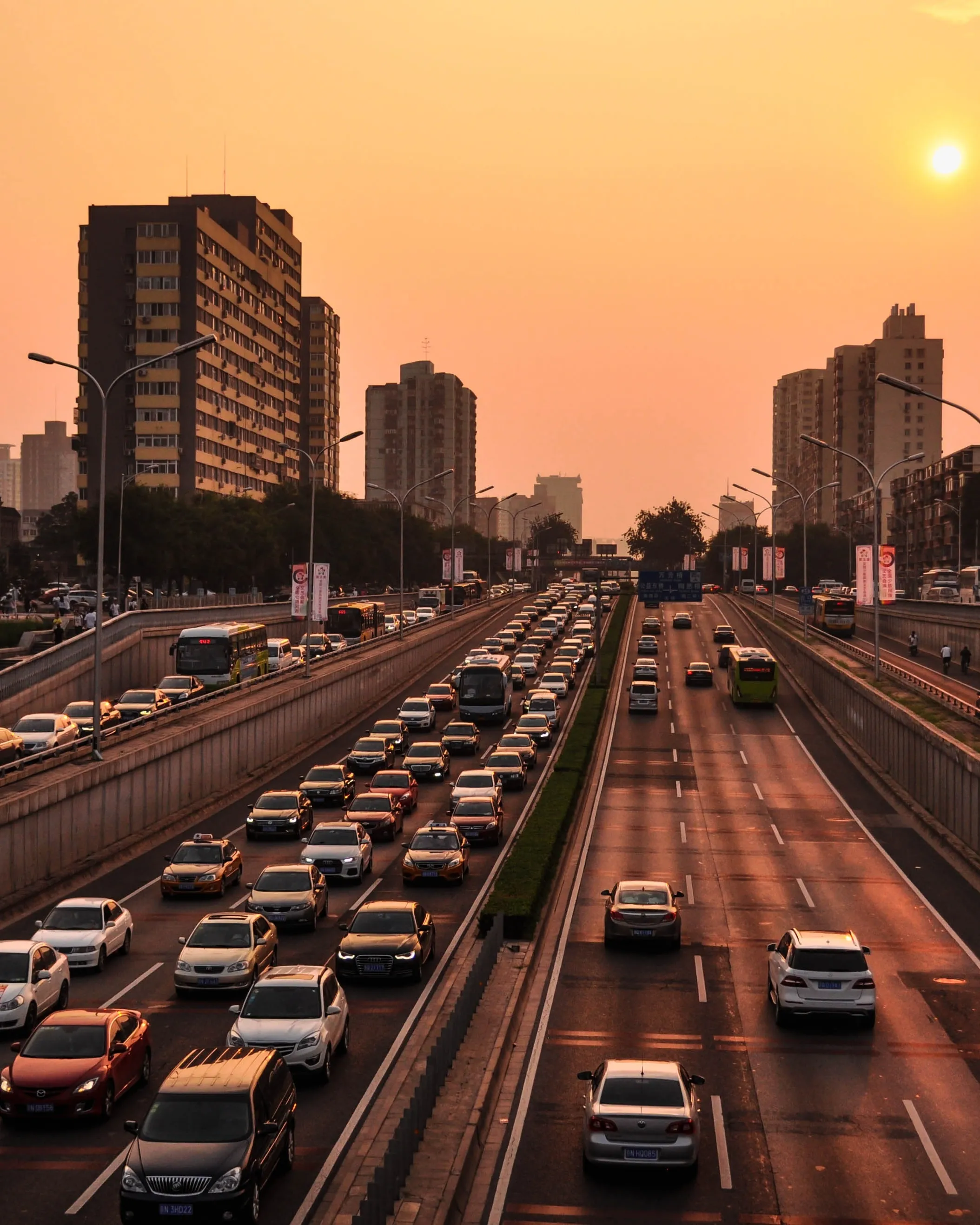 Durant el confinament, la reducció del trànsit va ajudar a reduir els nivells de diòxid de carboni. Durant el confinament, la reducció del trànsit va ajudar a reduir els nivells de diòxid de carboni.