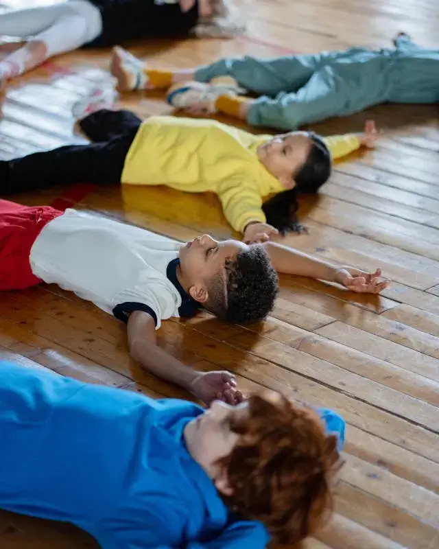 Infants en un gimnàs