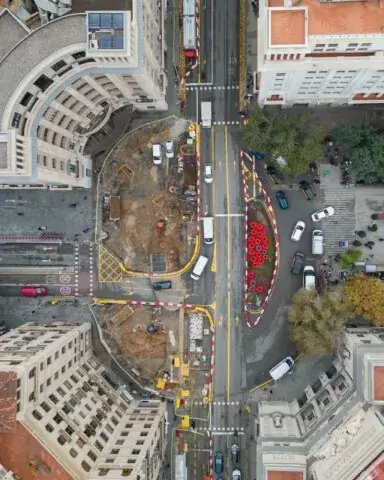 Vista aèria zenital dels carrers de Barcelona en obres