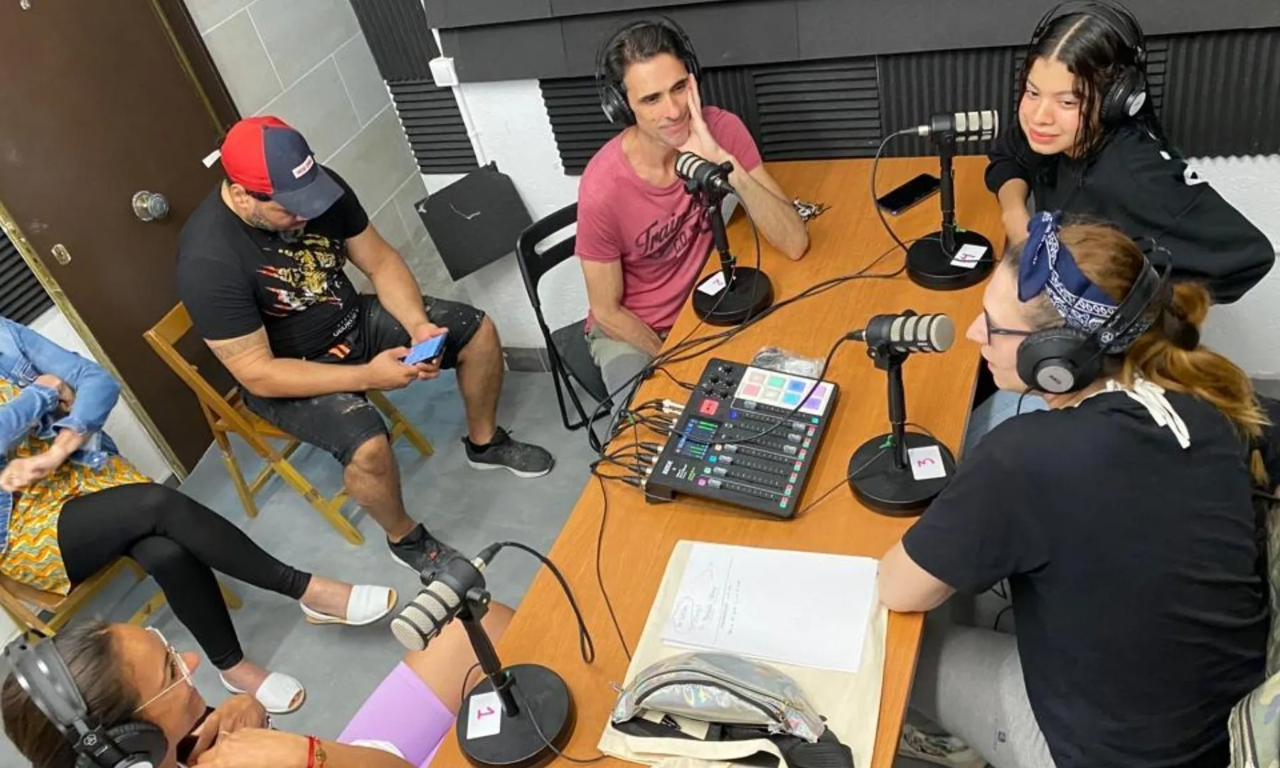 Des dels Blocs Ràdio neix l’any 2016 a partir d’un projecte de la cooperativa LaFundició.