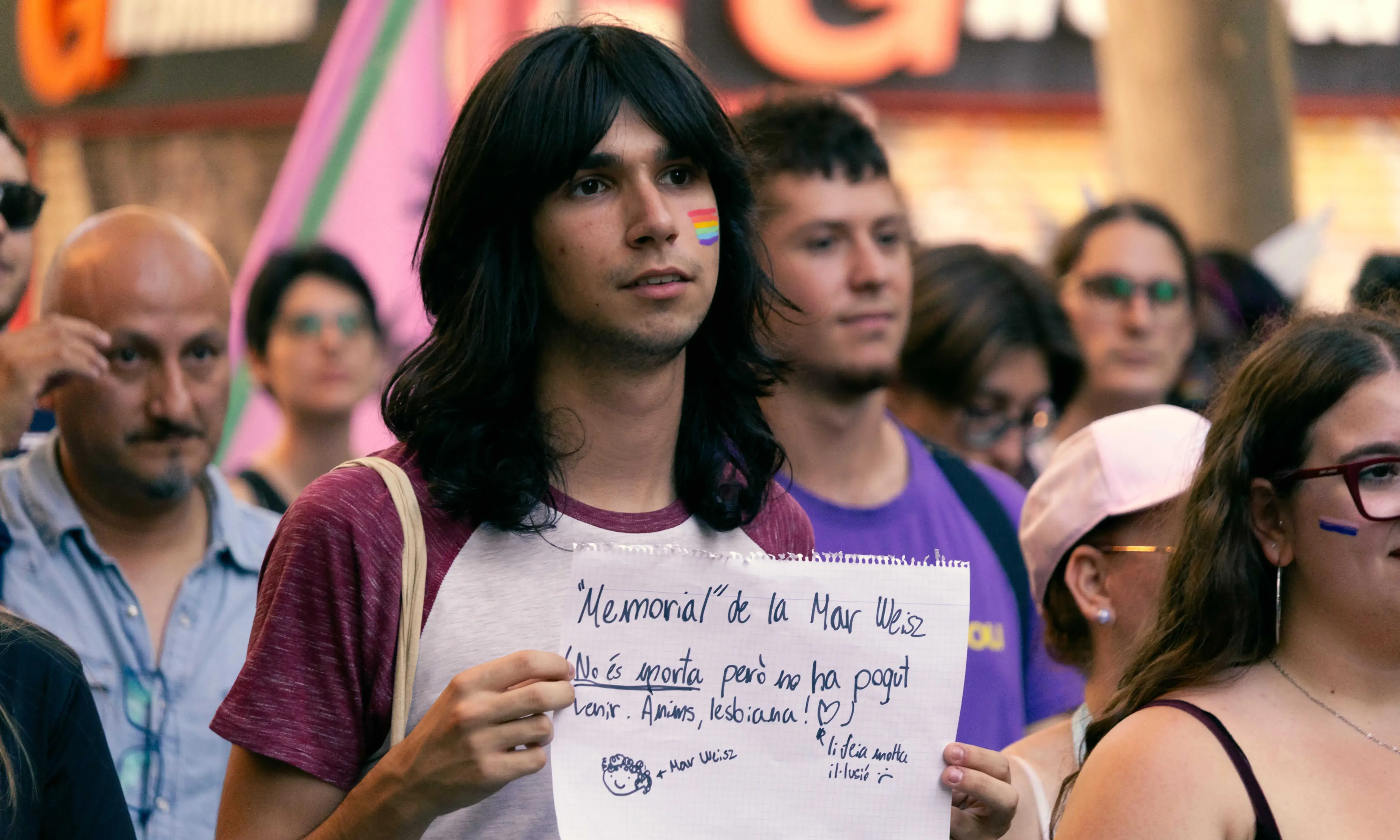 El suport familiar pot tenir un impacte directe en el benestar emocional dels joves trans. Font: Actuavallès