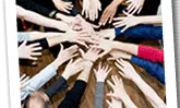 Fotografia de mans juntes. Pàgina web Sabadell Suma. 