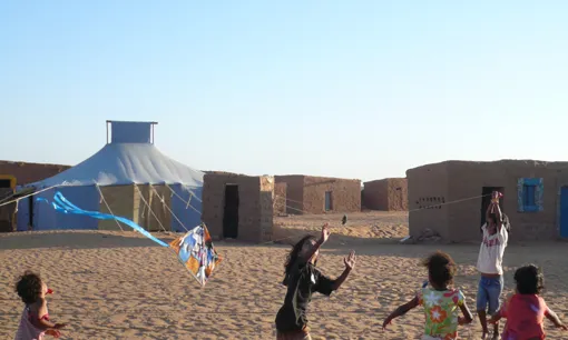 La FLS porta treballant als campament s de refugiats sahrauís de Tindouf (Algèri