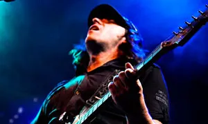 Lax'n'Busto serà el principal grup del concert, juntament amb Splash