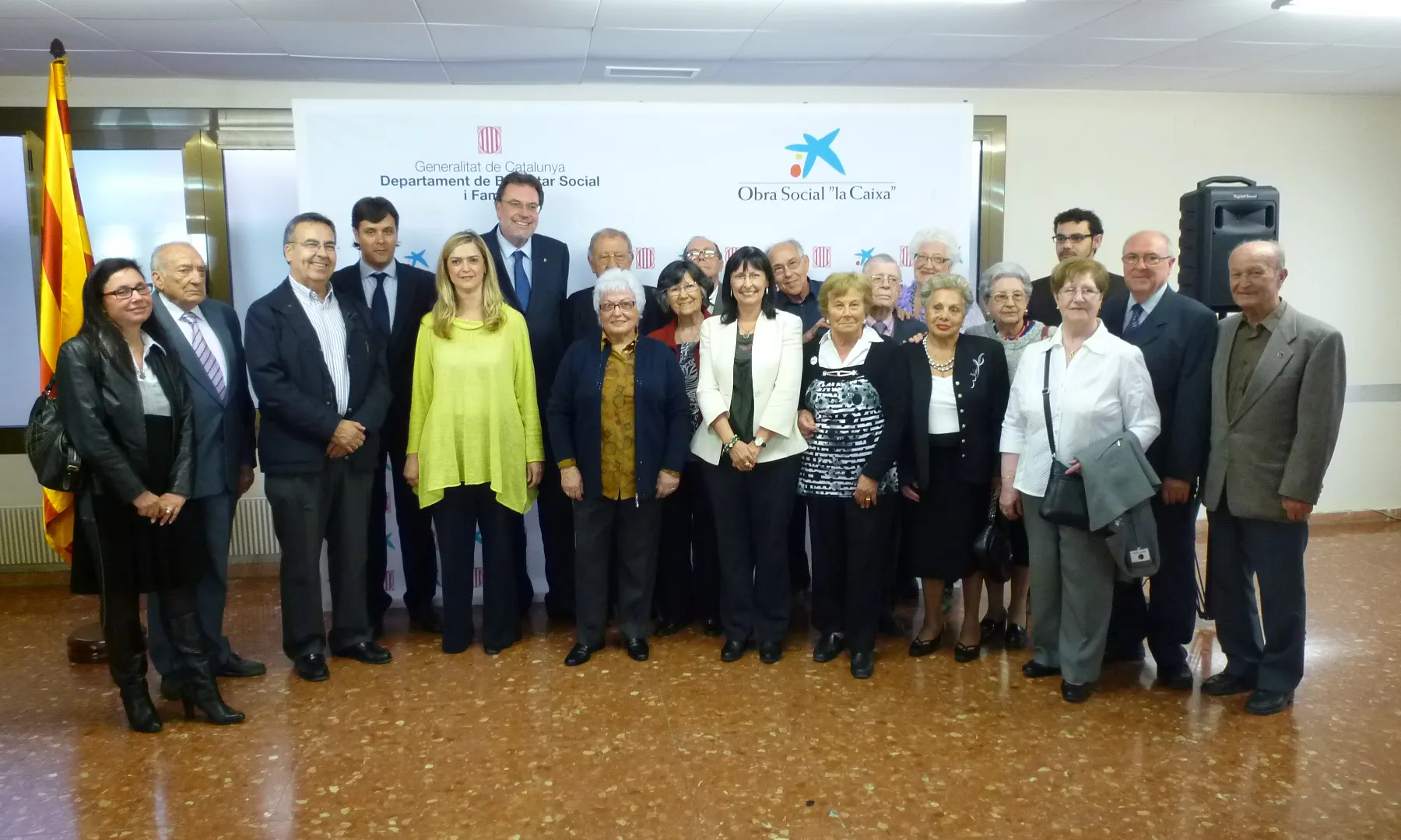 Voluntaris del programa "gent 3.0" i representants de les dues entitats signants