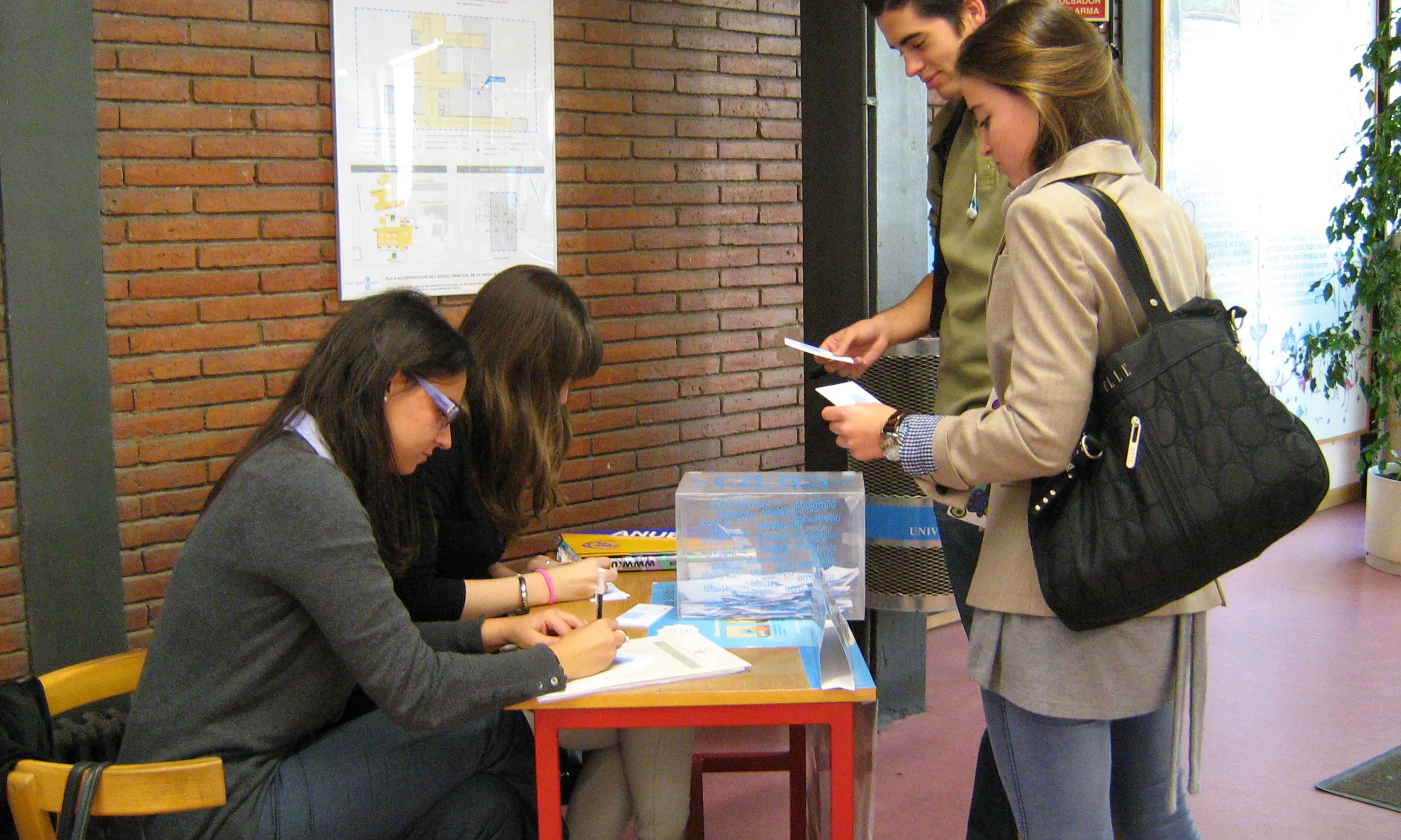 Voluntaries i participants de la UB dret. Font: ANUE