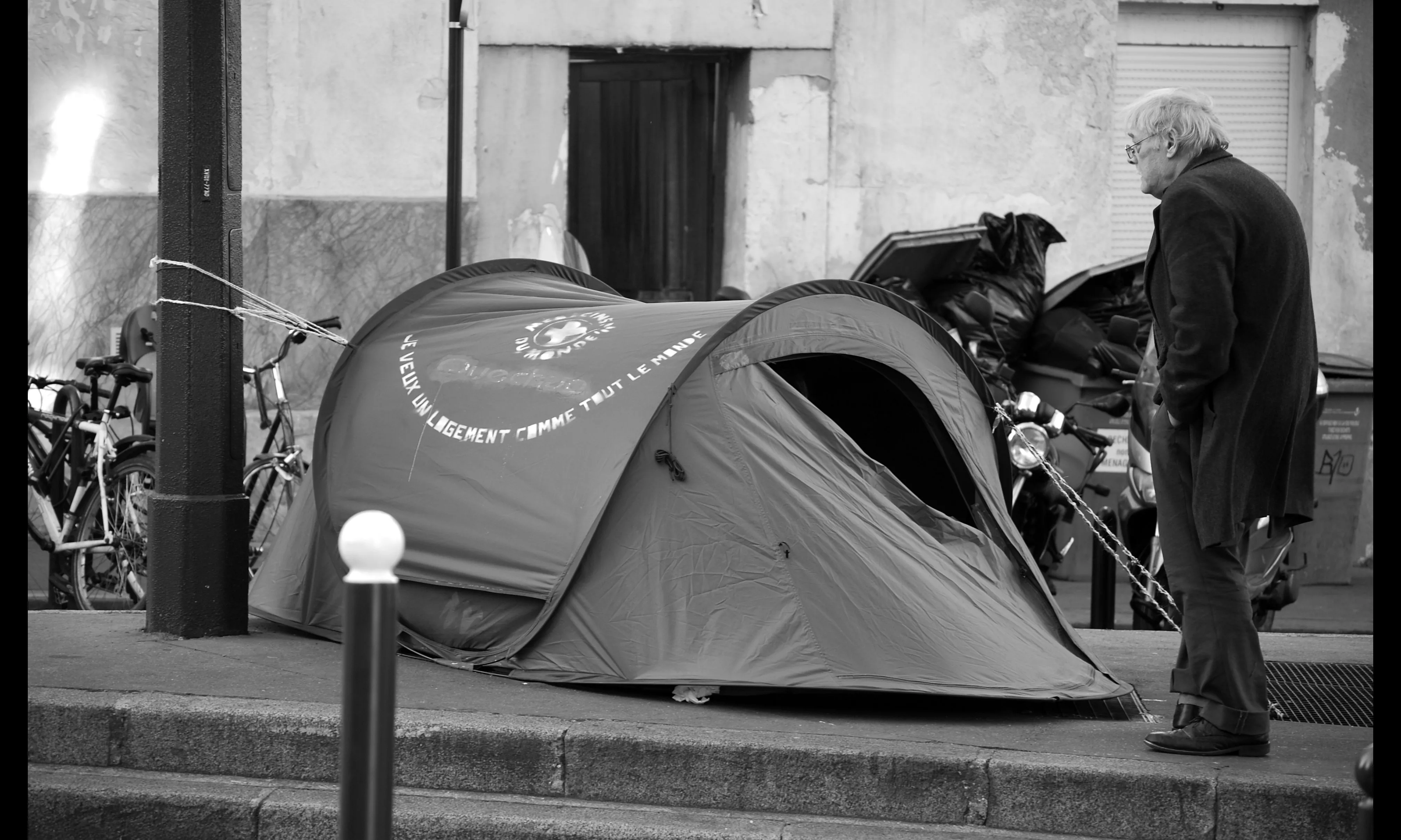 Tenda de campanya al mig del carrer_I .. C .. U_Flickr Tenda de campanya al mig del carrer_I .. C .. U_Flickr
