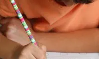 Imatge d'un infant a escola