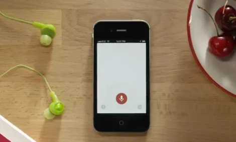 Fotograma d'un vídeo explicatiu sobre el funcionament de Google Voice Search