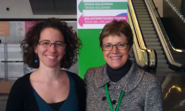 Laia Curcoll, responsable del projecte, i Francina Alsina, presidenta de la FCVS