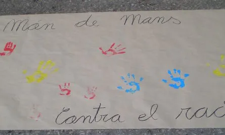 Un món de mans contra el racisme. Foto d'UCFR Raval/Ciutat Vella