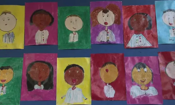 Mural a una escola del Raval. Vídeo "Educa't al Raval. Val la pena!"