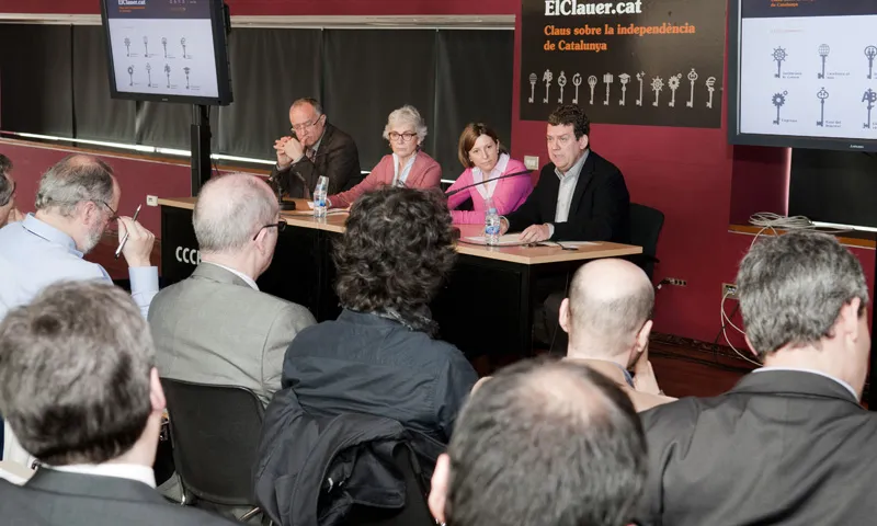 Salvador Cardús, Muriel Casals, Carme Forcadell i Francesc-Marc Álvaro durant l'