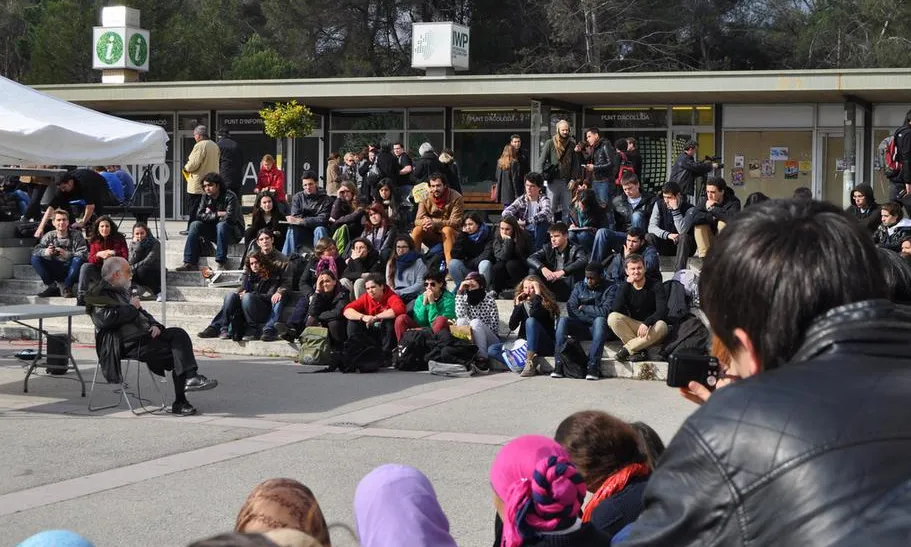 Acte de presentació de la campanya a la UAB amb Arcadi Oliveres. Font: Setem