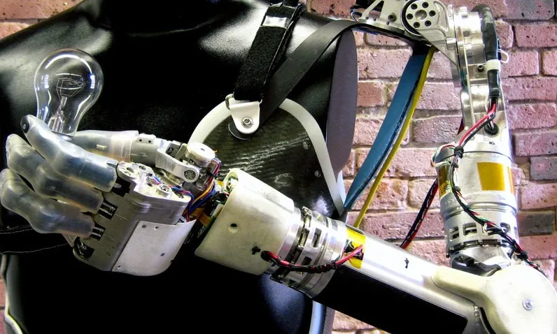 Deka Bionic Arm. Imatge de: Flickr, MilitaryHealth