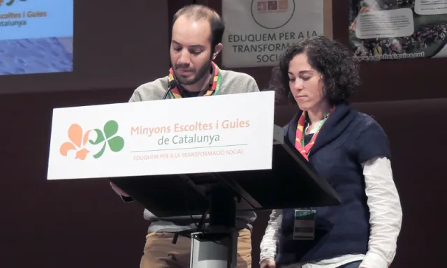 Els comissaris generals de MEG, Lluís Marco i Trini Molist, durant l'Assemblea.