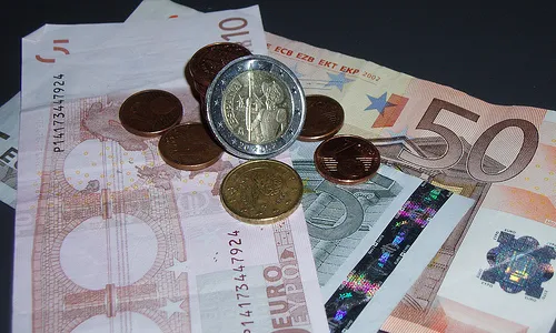 Monedes i bitllets, la base del sistema financer tradicional (Font: flickr)