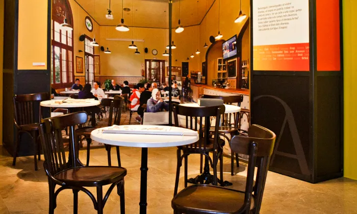 Reproducció del bar d'un ateneu a l'exposició