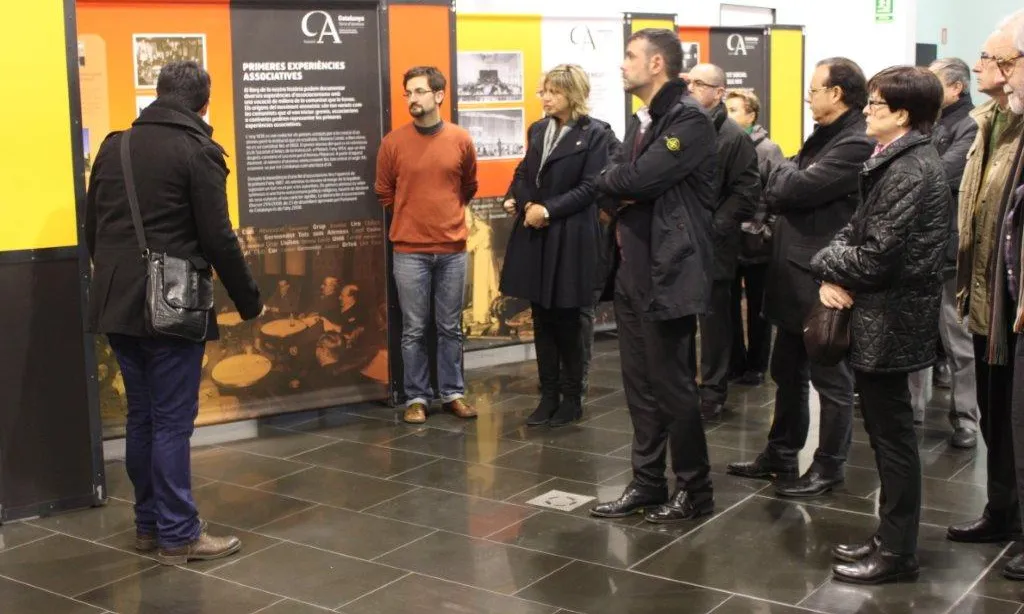 Visitants de l'exposició a Figueres on va ser al desembre de 2013