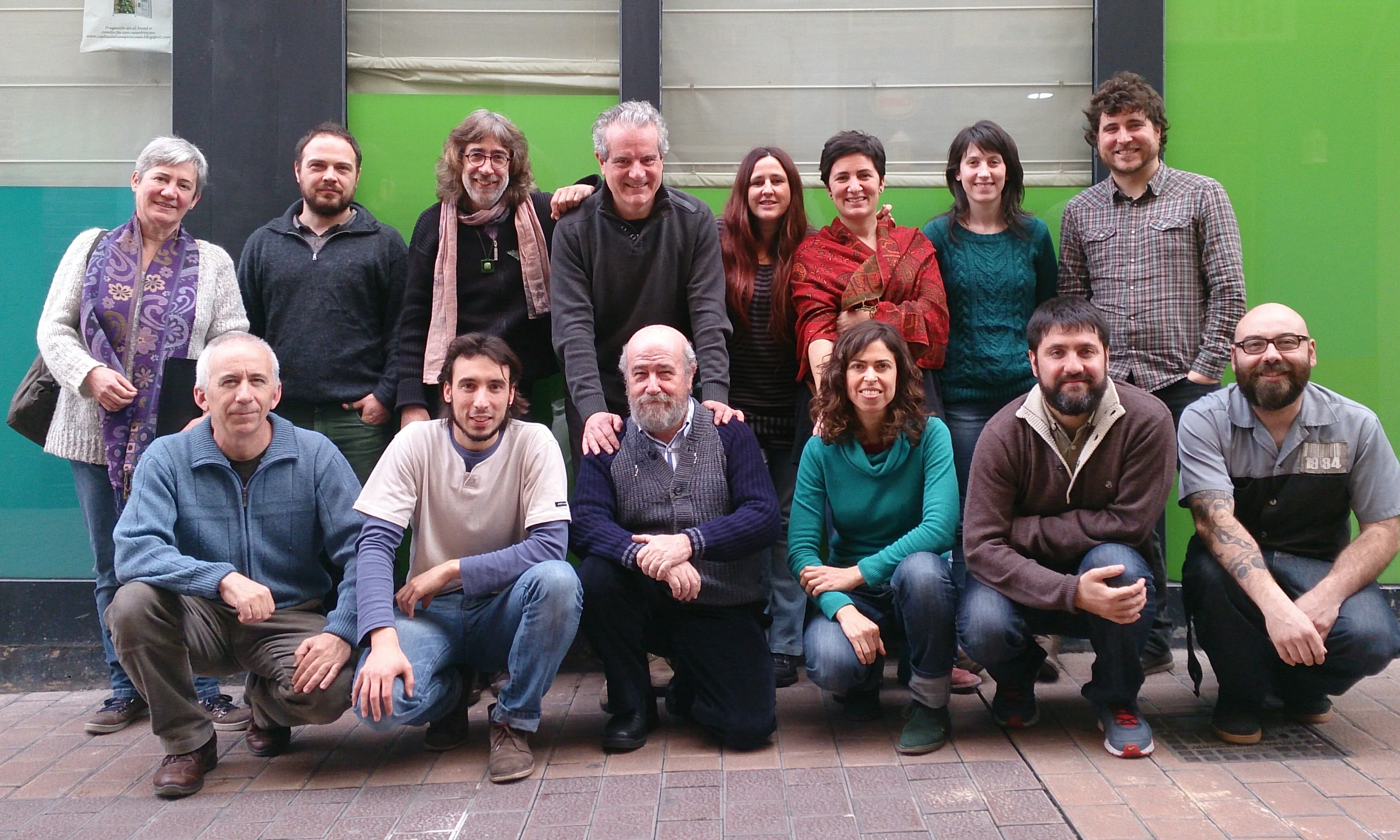 Fotog de grup de la constitució de l'Associació de Xarxes de Mercat Social