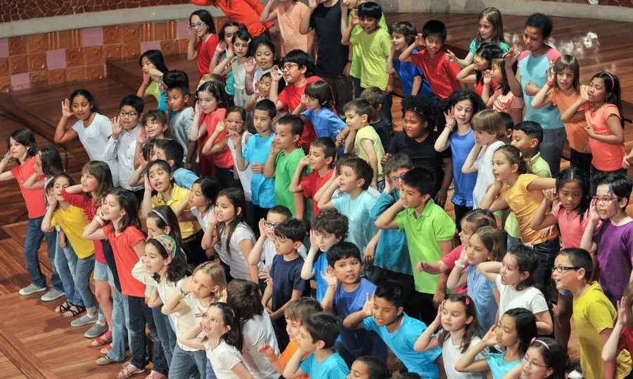 Tots els cors actuen conjuntament al concert de final de curs