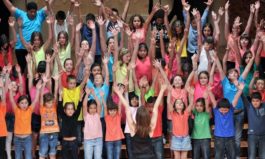 Infants actuant en el concert de final de curs al Palau de la Música l'any 2012