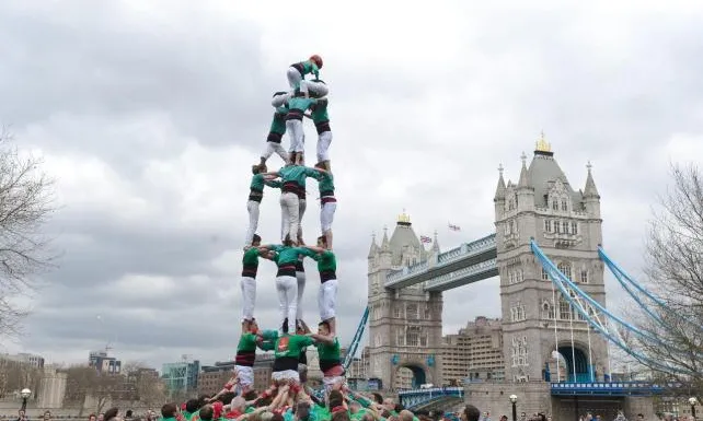 Els Castellers de Vilafranca durant la seva actuació a Londres
