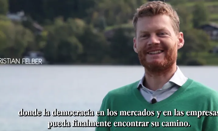 Fotograma del vídeo de presentació del documental sobre l'Economia del Bé Comú