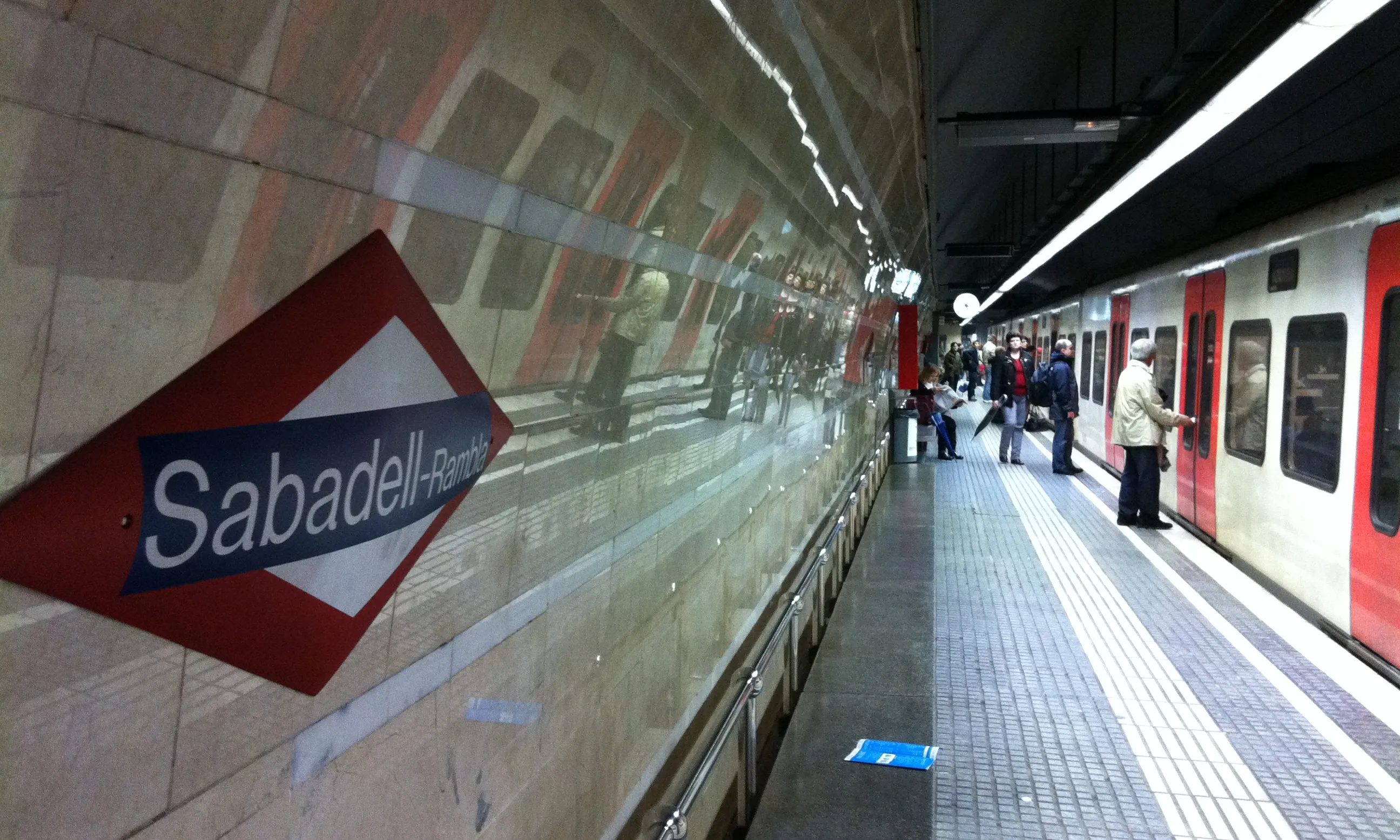Estació de Sabadell. Font: commons.wikimedia.org Estació de Sabadell. Font: commons.wikimedia.org