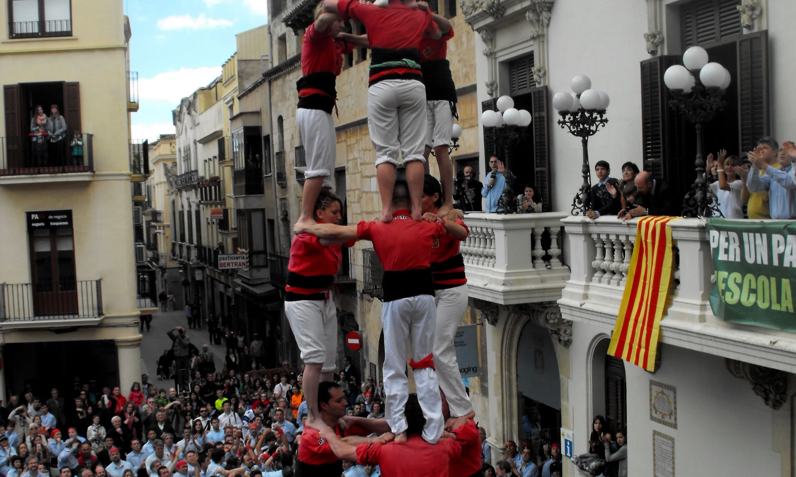 El 3 de 8 és un exemple d'estructura simple