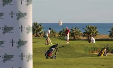 L'Aecc organitza el torneig benèfic.