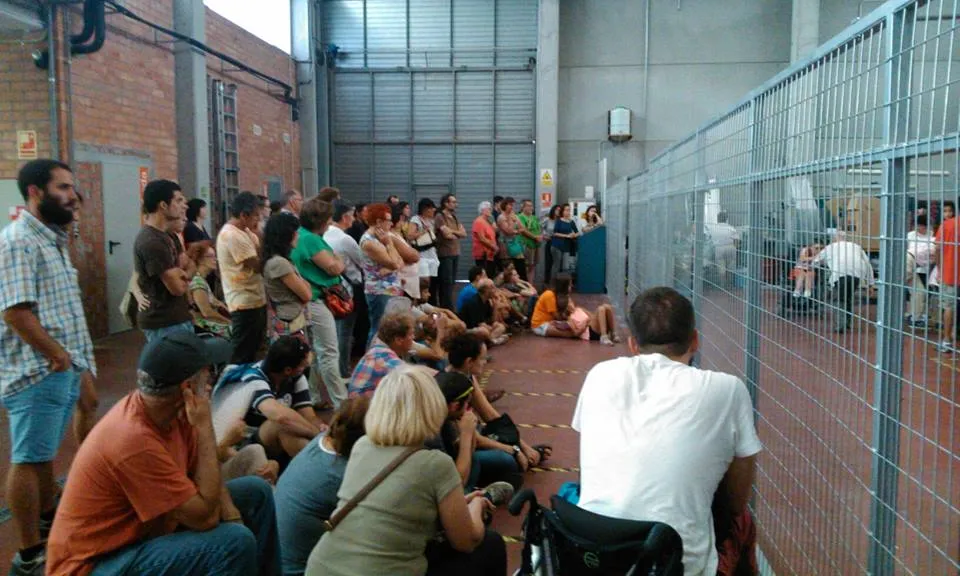 El públic entregat en un dels passes de l'obra SOM, a la Fundació Alba