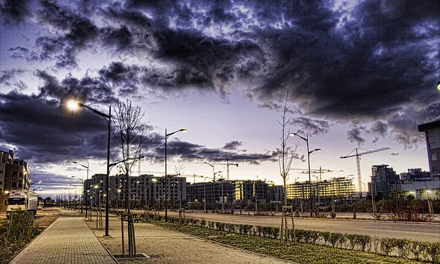 Construccions durant el boom immobiliari. Foto: Gabriel Villena (Flickr).