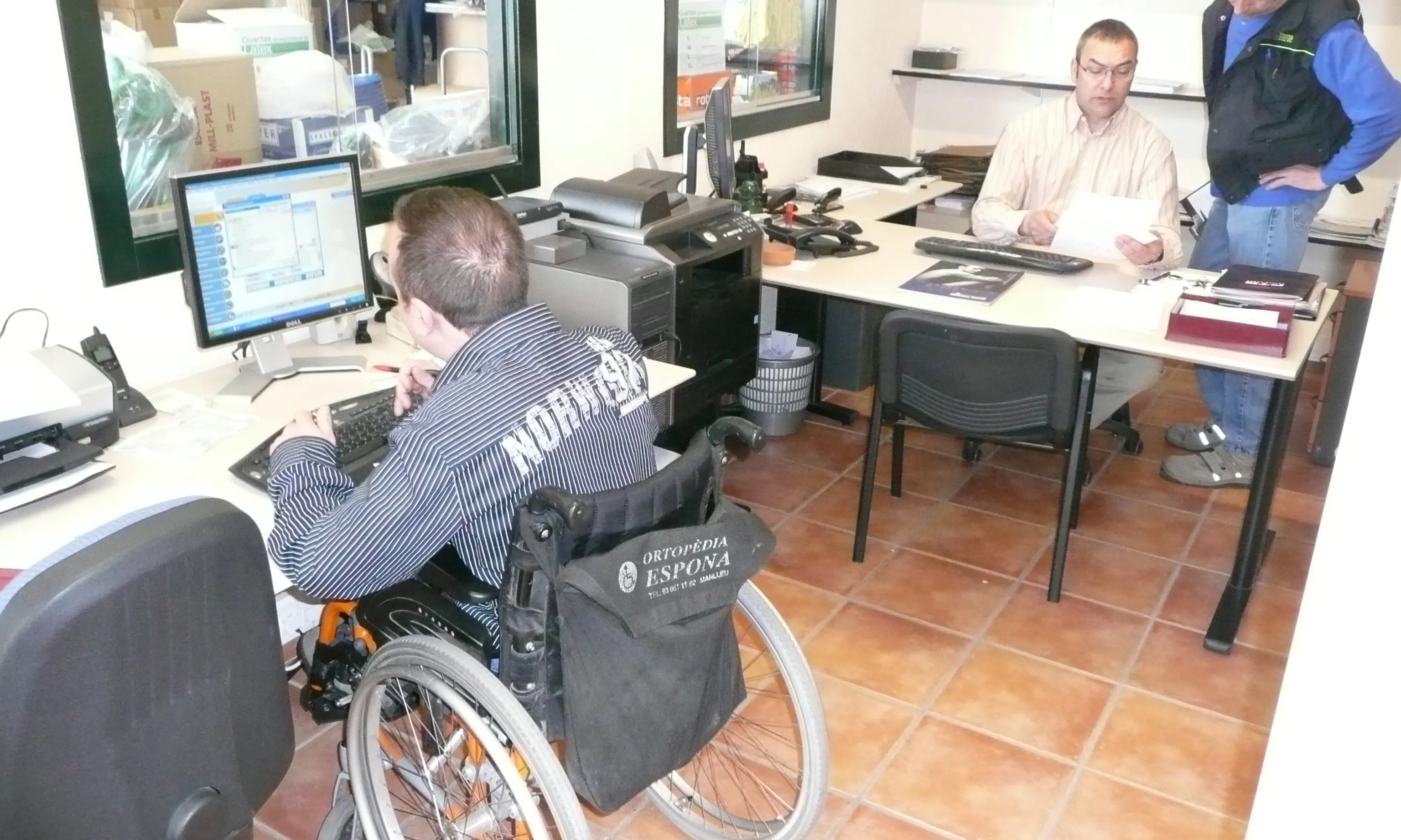 Servei d'Inserció Laboral ECOM acompanya persones amb discapacitat física a buscar feina, ara també a Barcelona